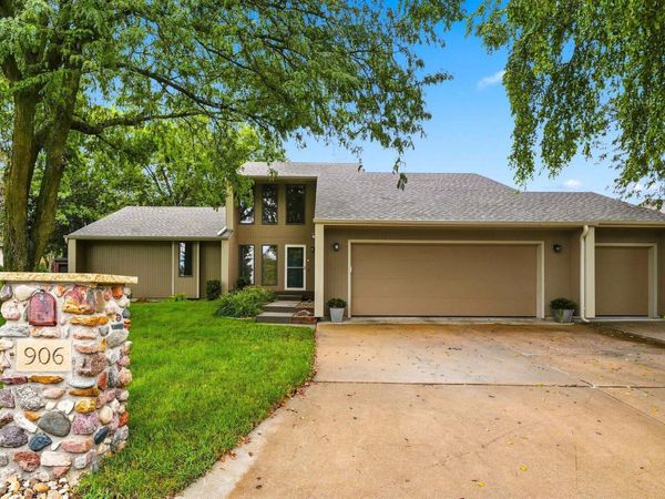 906 Walden Lane, Grundy Center, IA 50638