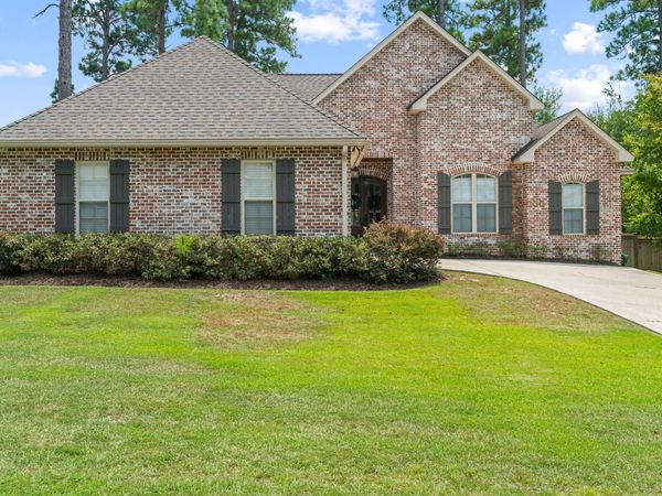 17 E Yellowstone Rd., Hattiesburg, MS 39402