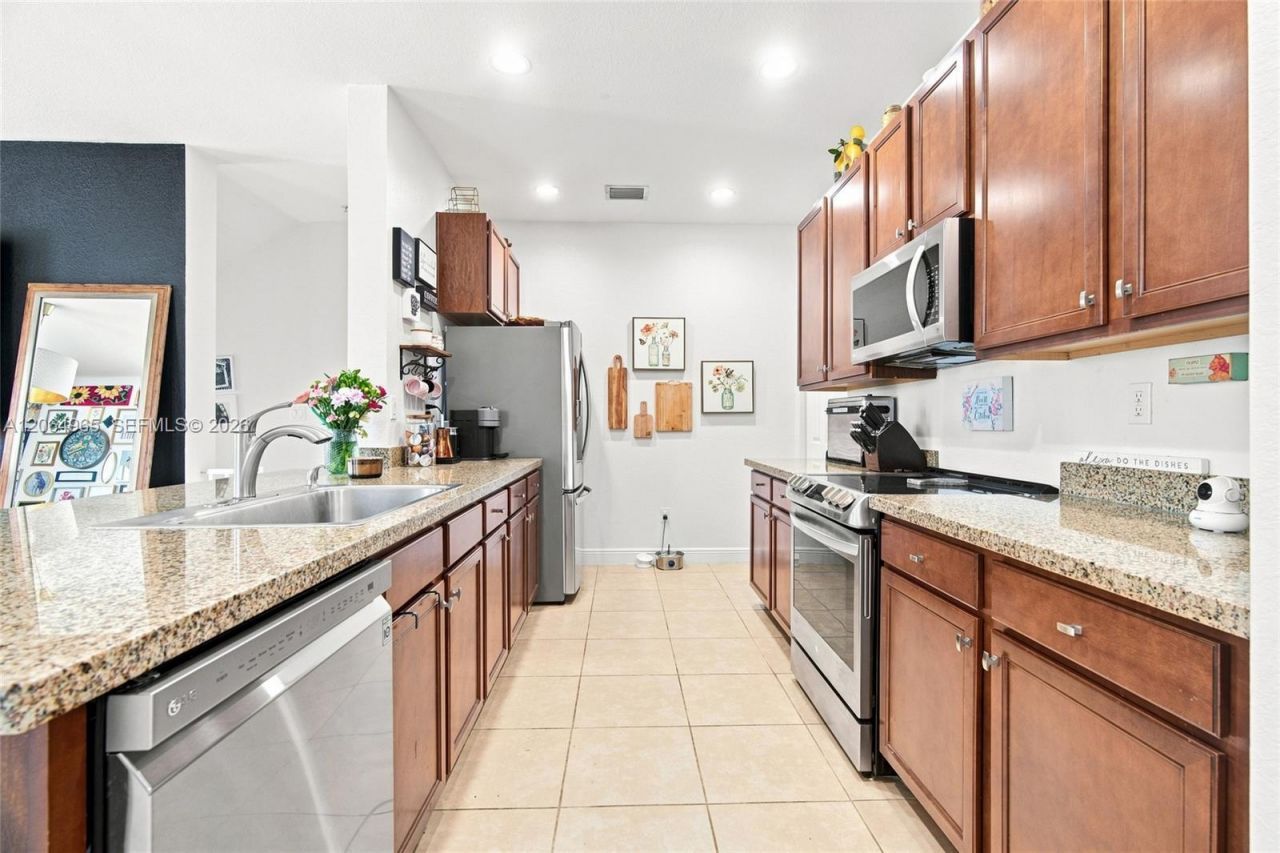 1075 SW 147 Ave , Unit 5601, Pembroke Pines, FL 33027 Photo