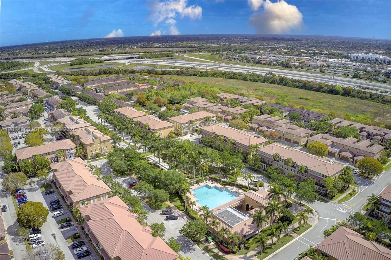 1075 SW 147 Ave , Unit 5601, Pembroke Pines, FL 33027 Photo
