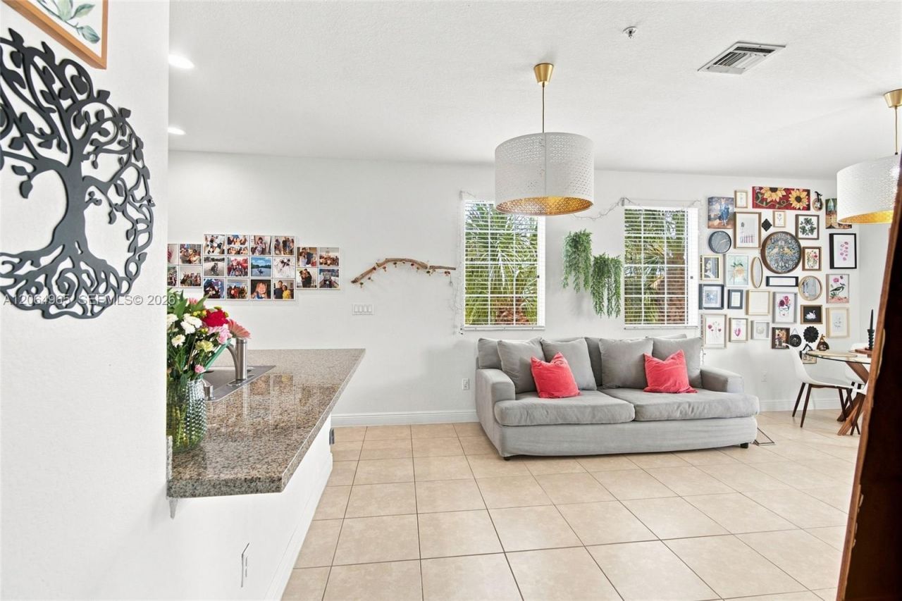 1075 SW 147 Ave , Unit 5601, Pembroke Pines, FL 33027 Photo