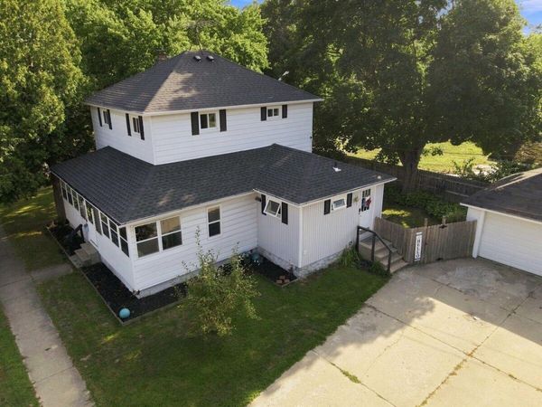 826 S Park Street, Hastings, MI 49058