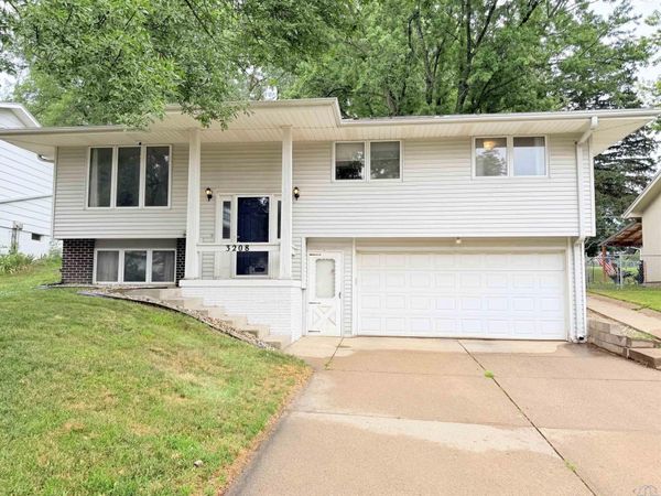 3208 Cheyenne Blvd., Sioux City, IA 51104