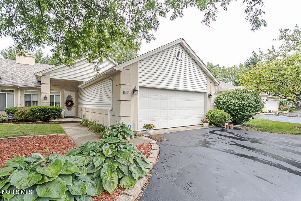 917 Hilltop Lane, Toledo, OH 43615 Main Photo