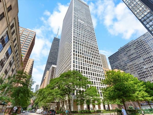 260 E Chestnut Street , Unit 303, Chicago, IL 60611