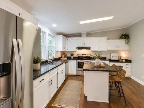 1050 Glendale Rd, White Bluff, TN 37187