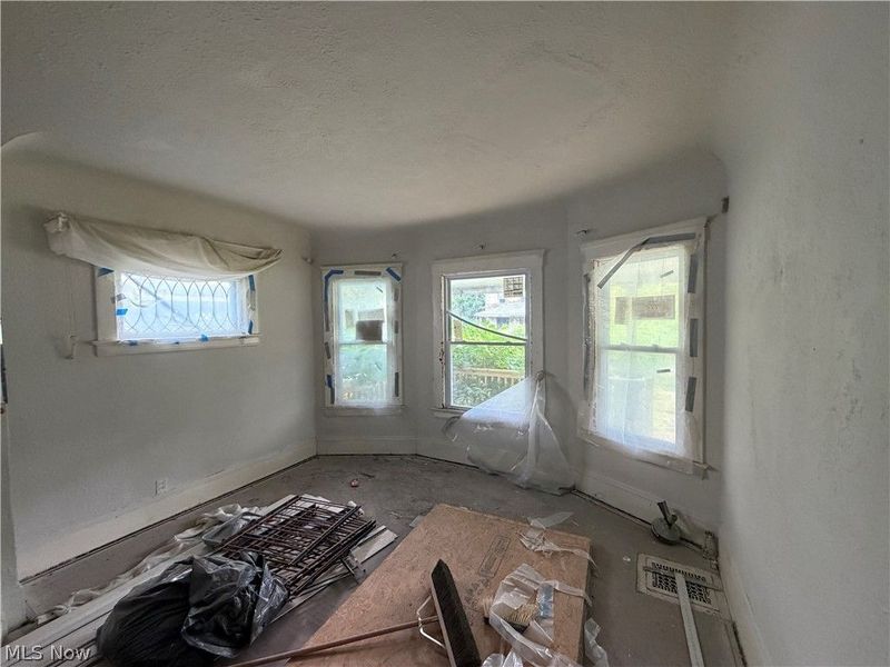 10708 Grantwood Avenue, Cleveland, OH 44108 Photo 3