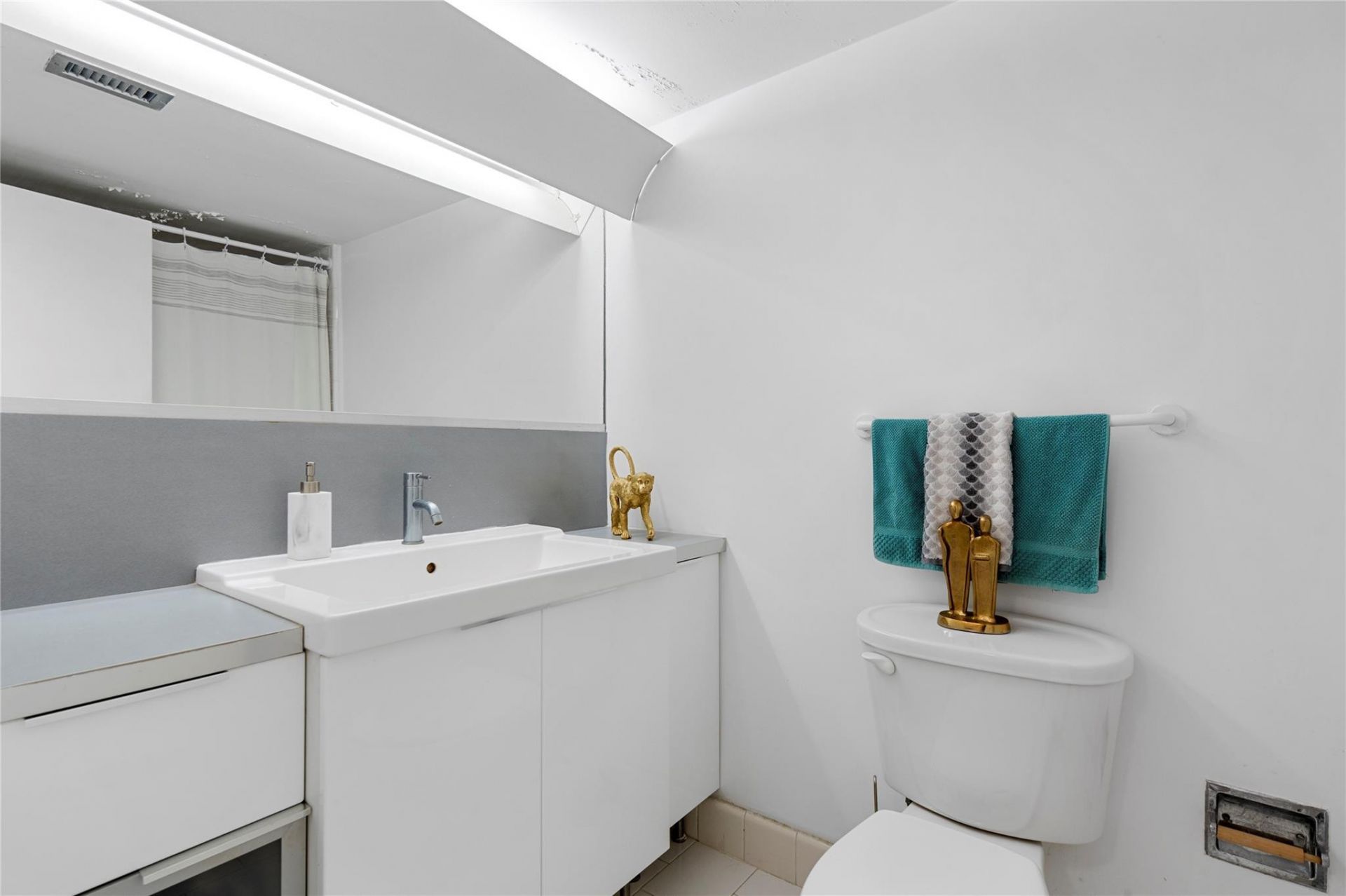900 Bay Drive, Unit 303, Miami Beach, FL 33141 Photo