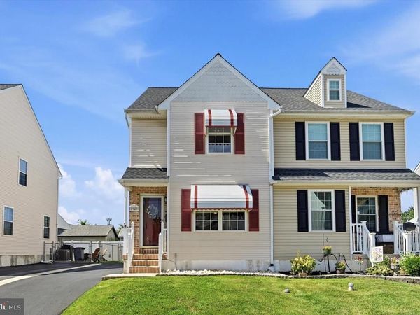 1923 OAK LEAF LANE, HOLMES, PA 19043
