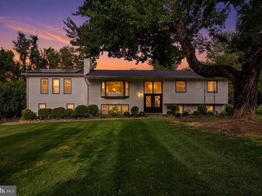 805 GOLDEN ARROW STREET, GREAT FALLS, VA 22066