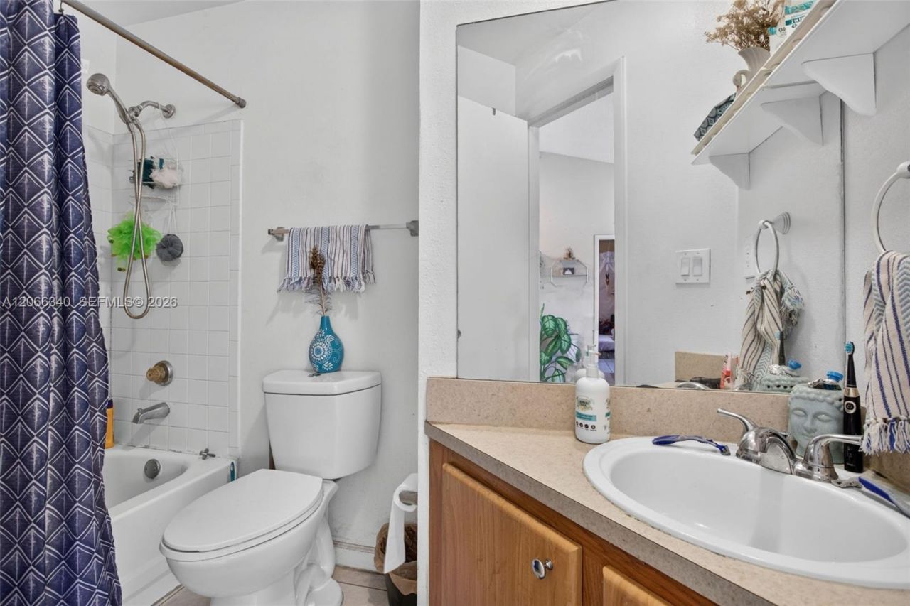 2445 SW 18th Ter, Unit 807, Fort Lauderdale, FL 33315 Photo