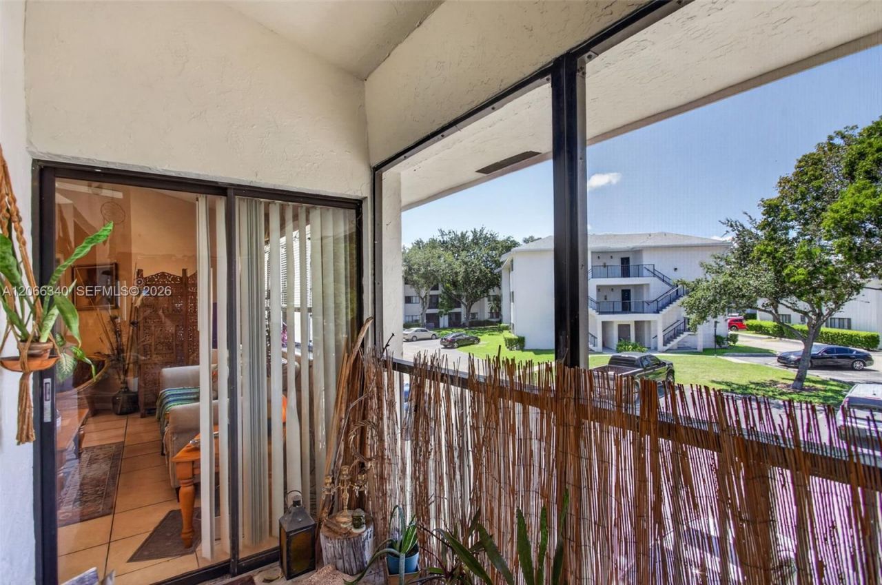 2445 SW 18th Ter, Unit 807, Fort Lauderdale, FL 33315 Photo