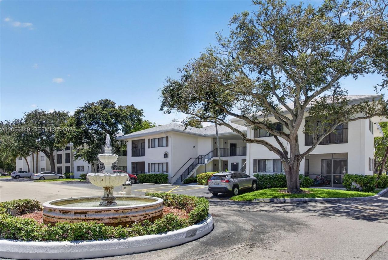 2445 SW 18th Ter, Unit 807, Fort Lauderdale, FL 33315 Photo