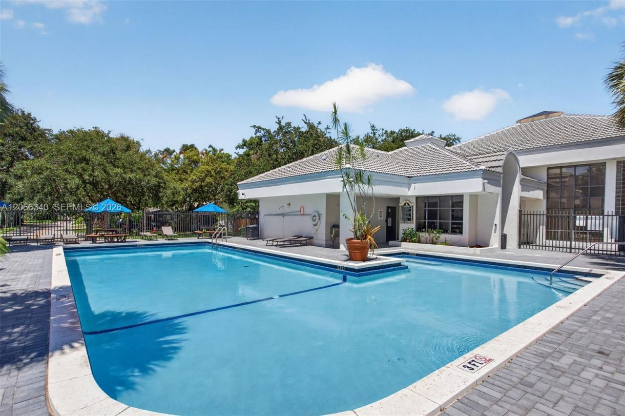 2445 SW 18th Ter, Unit 807, Fort Lauderdale, FL 33315 Photo