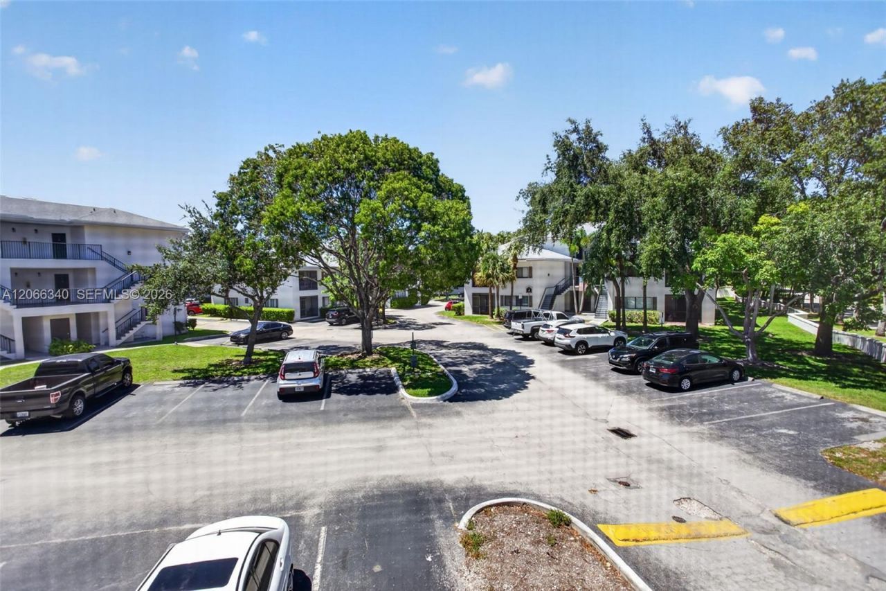 2445 SW 18th Ter, Unit 807, Fort Lauderdale, FL 33315 Photo