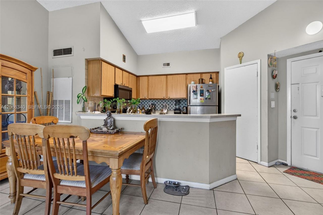 2445 SW 18th Ter, Unit 807, Fort Lauderdale, FL 33315 Photo