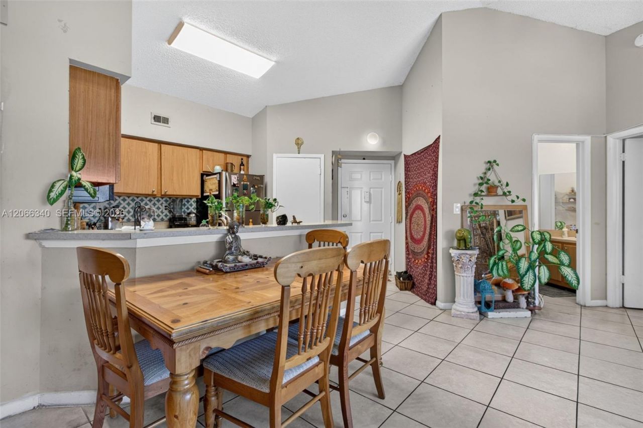 2445 SW 18th Ter, Unit 807, Fort Lauderdale, FL 33315 Photo
