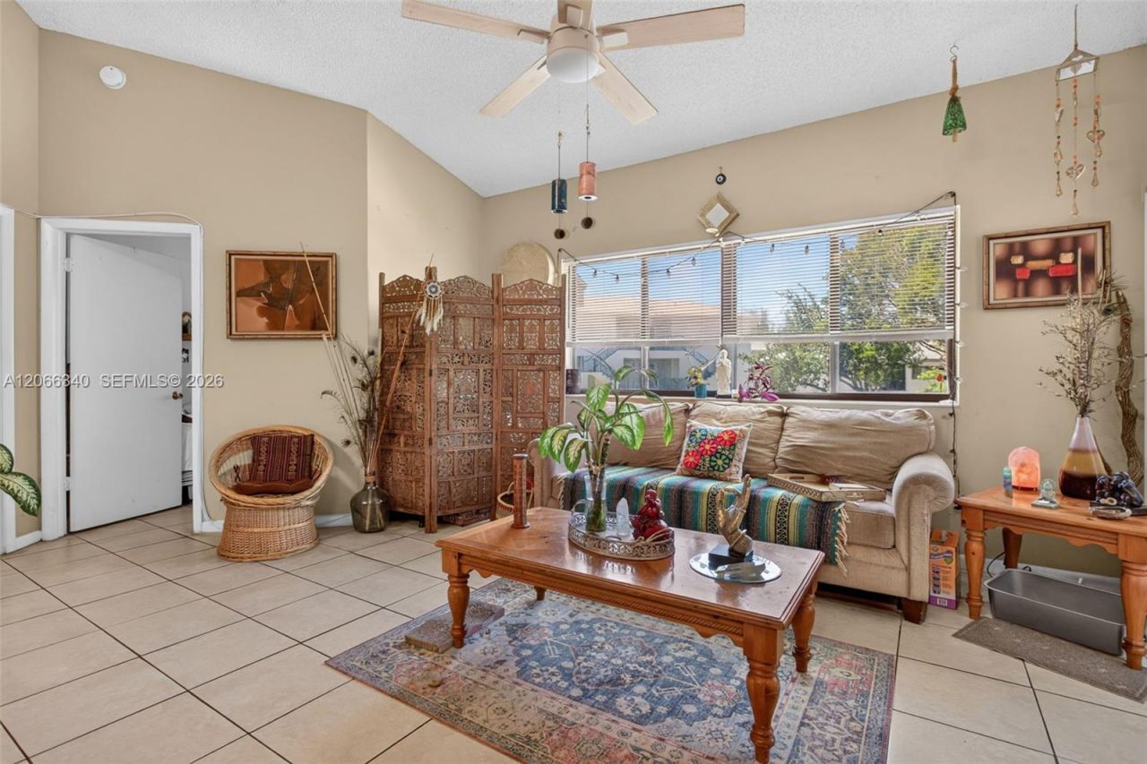 2445 SW 18th Ter, Unit 807, Fort Lauderdale, FL 33315 Photo