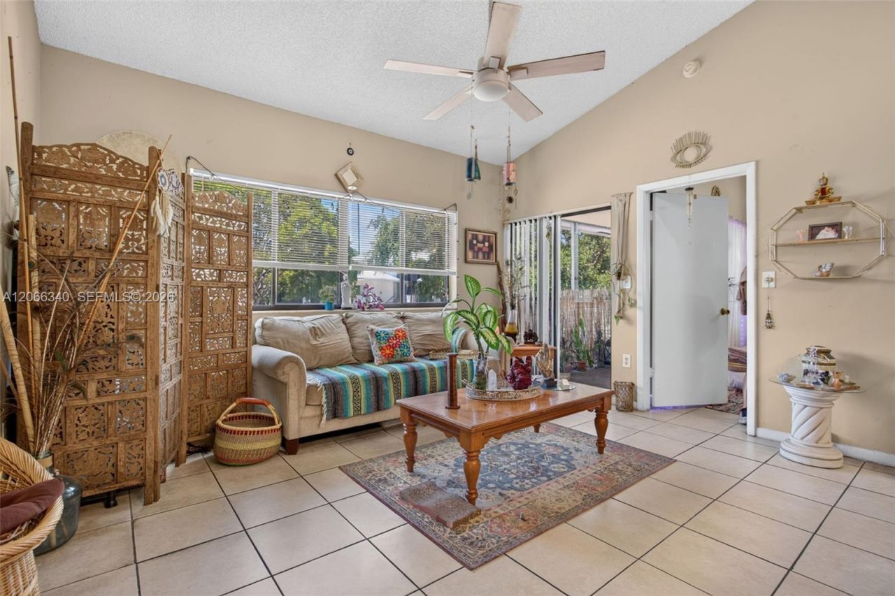 2445 SW 18th Ter, Unit 807, Fort Lauderdale, FL 33315 Photo