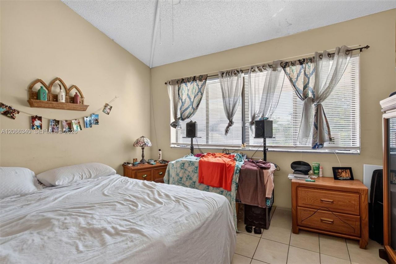 2445 SW 18th Ter, Unit 807, Fort Lauderdale, FL 33315 Photo