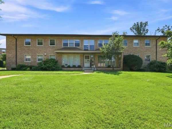 4 Delcrest Court, Unit 104, University City, MO 63124