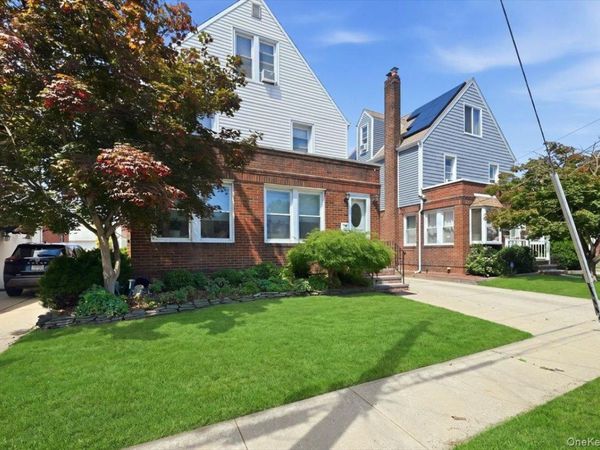 547 N 11th Street , New Hyde Park, NY 11040