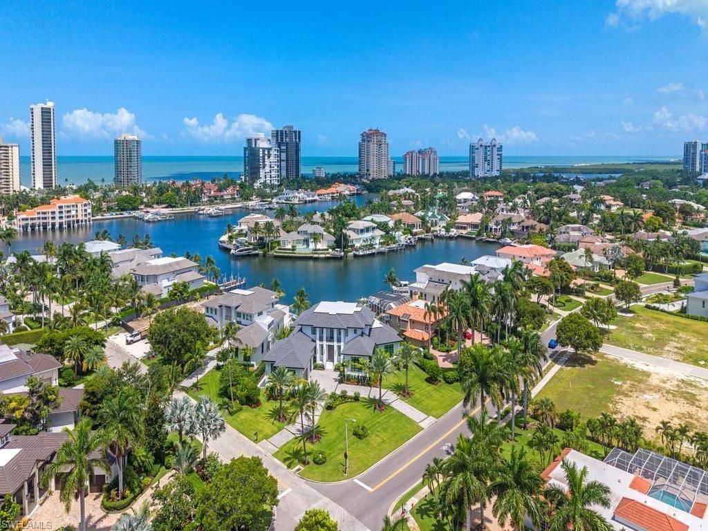 405 Neapolitan Way , Naples, FL 34103 Photo