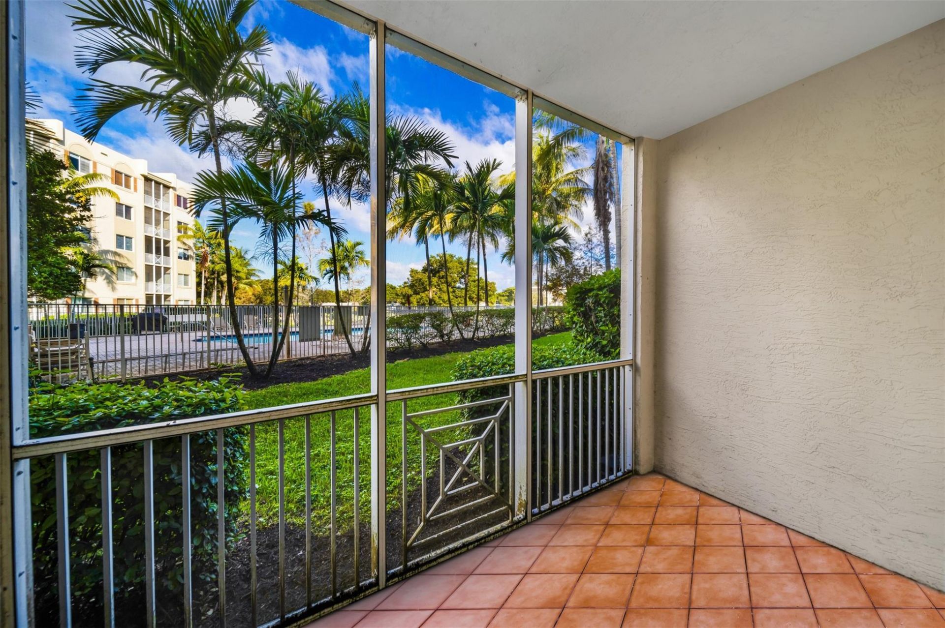 3500 Oaks Clubhouse Drive, Unit 102, Pompano Beach, FL 33069 Photo