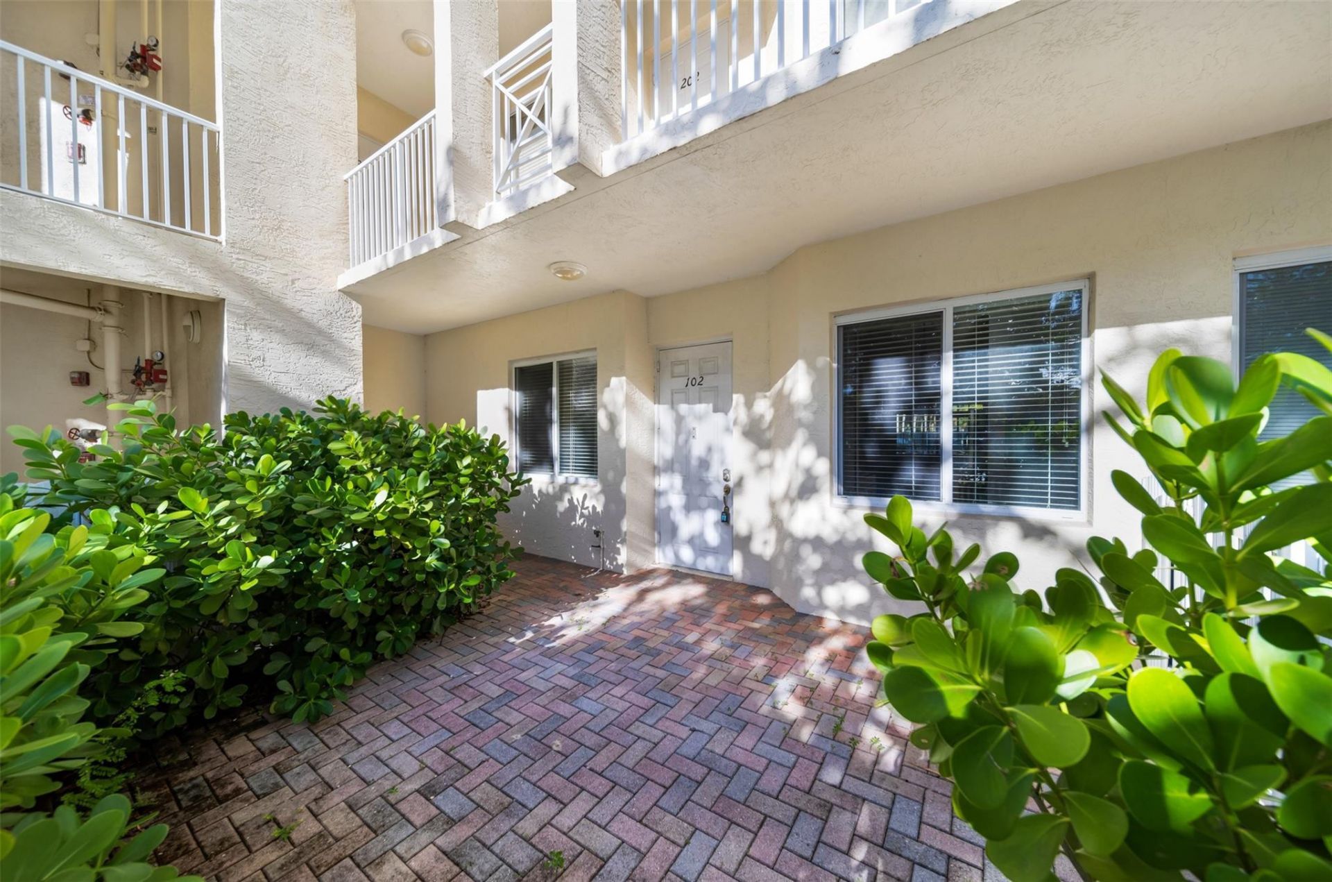 3500 Oaks Clubhouse Drive, Unit 102, Pompano Beach, FL 33069 Photo
