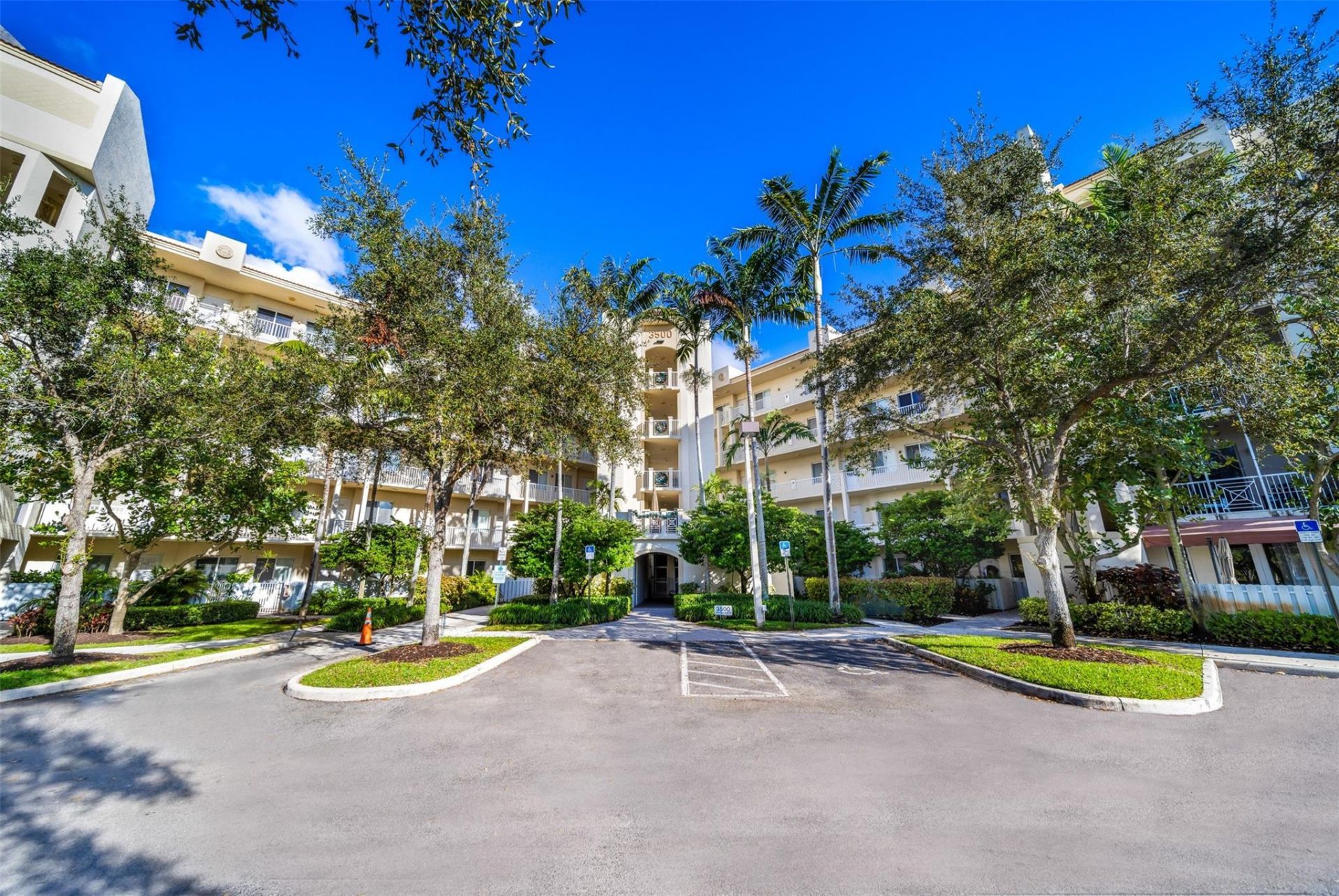 3500 Oaks Clubhouse Drive, Unit 102, Pompano Beach, FL 33069 Photo