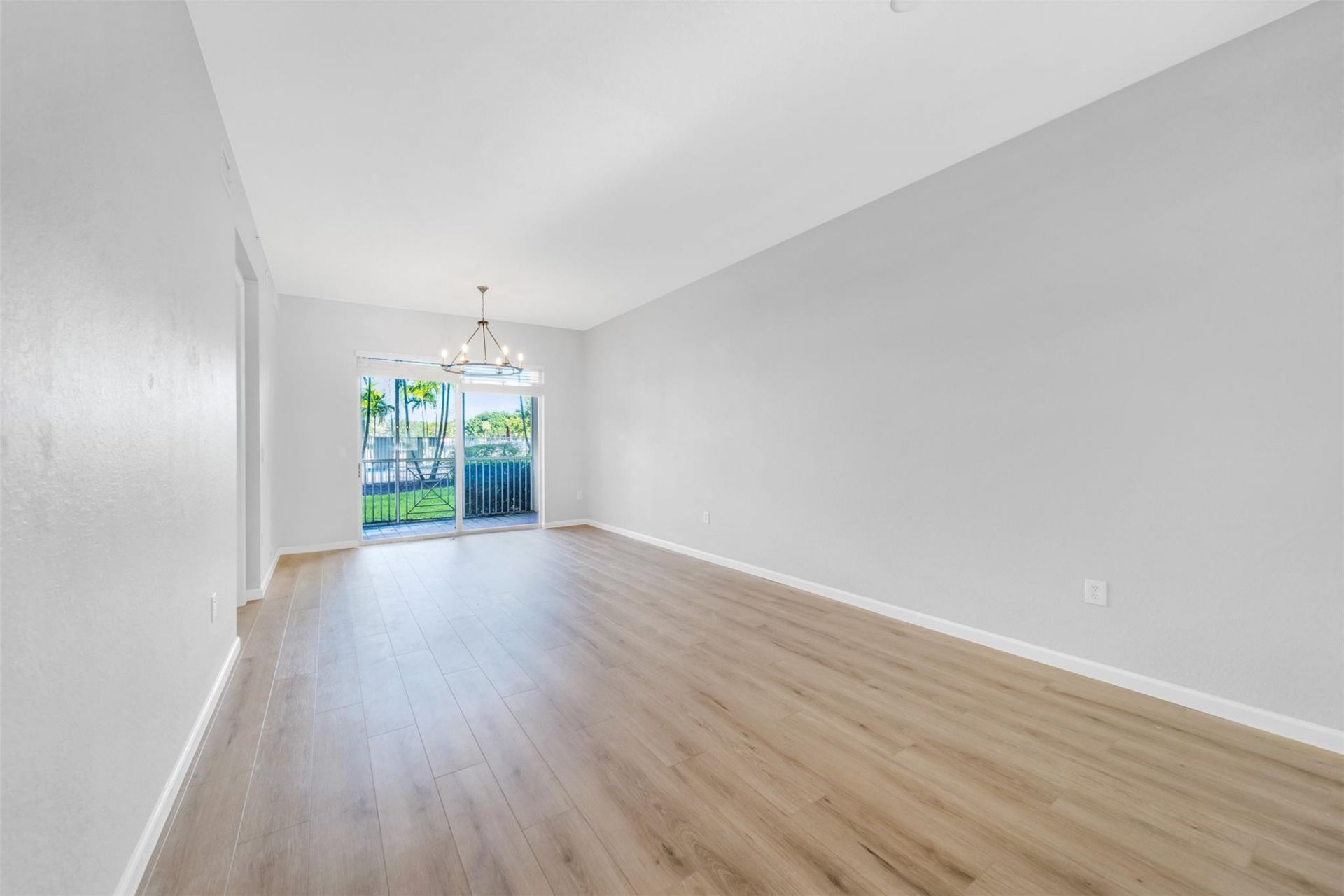 3500 Oaks Clubhouse Drive, Unit 102, Pompano Beach, FL 33069 Photo