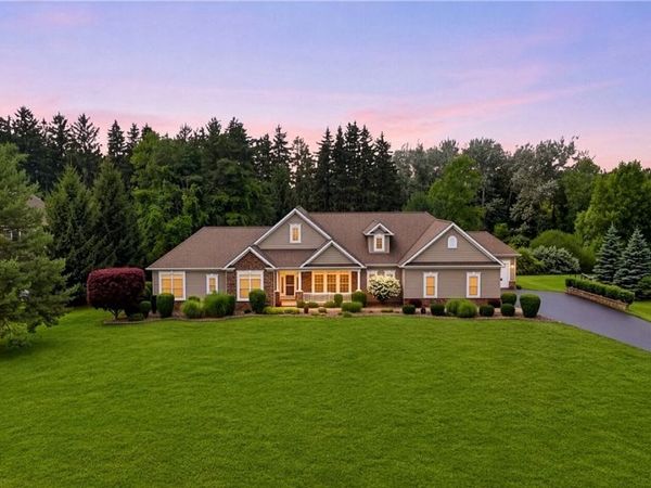 11 Ashland Oaks Circle, Spencerport, NY 14559