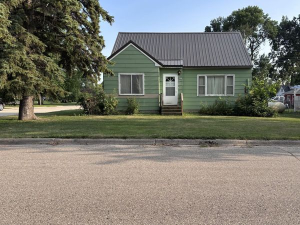 217 Iowa Avenue , Hoffman, MN 56339
