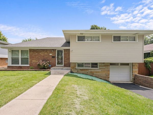 1015 S Leslie Lane , Villa Park, IL 60181