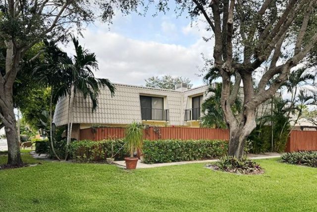 1700 Embassy Drive, Unit Apt 504, West Palm Beach, FL 33401 Photo