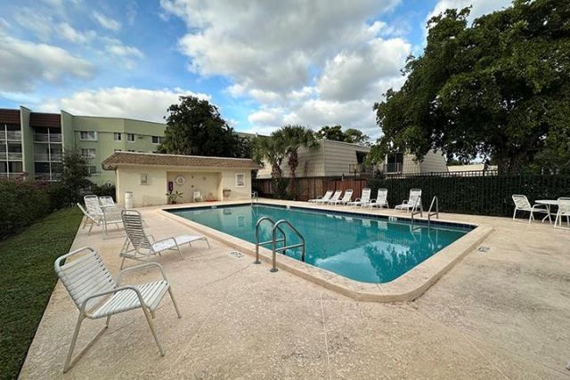 1700 Embassy Drive, Unit Apt 504, West Palm Beach, FL 33401 Photo