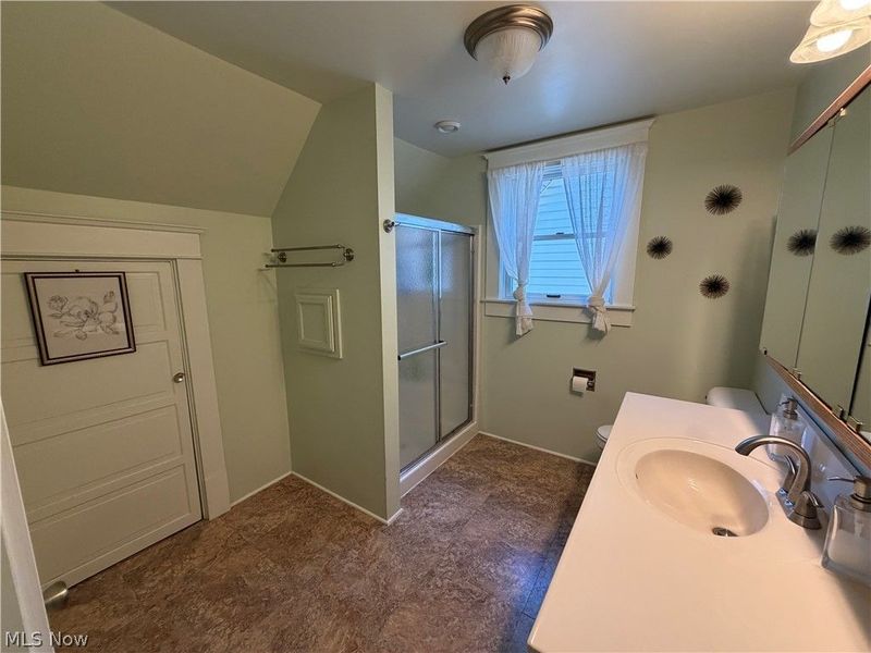 605 Mckinnon Avenue, East Liverpool, OH 43920 Photo 14