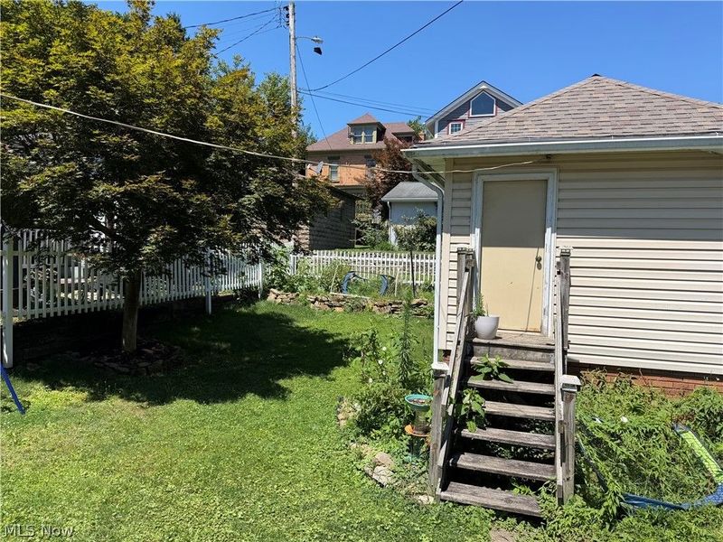 605 Mckinnon Avenue, East Liverpool, OH 43920 Photo 2
