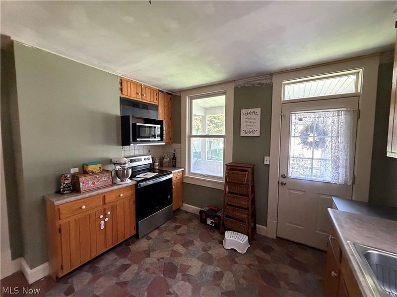 605 Mckinnon Avenue, East Liverpool, OH 43920 Photo 4