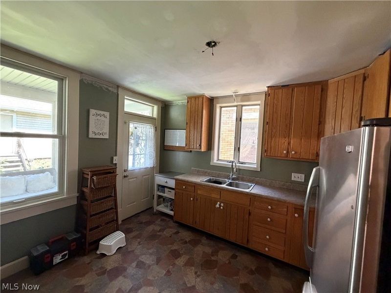 605 Mckinnon Avenue, East Liverpool, OH 43920 Photo 5