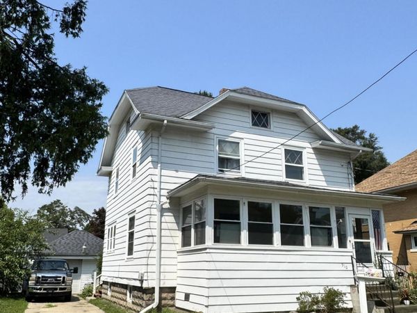 910 3rd Street, Jackson, MI 49203