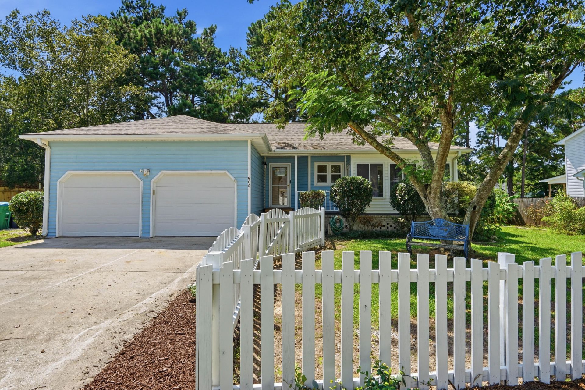 608 Dolphin Drive Photo 1