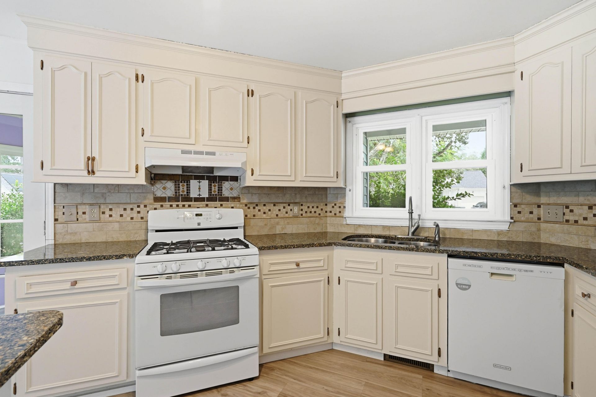 608 Dolphin Drive Photo 10