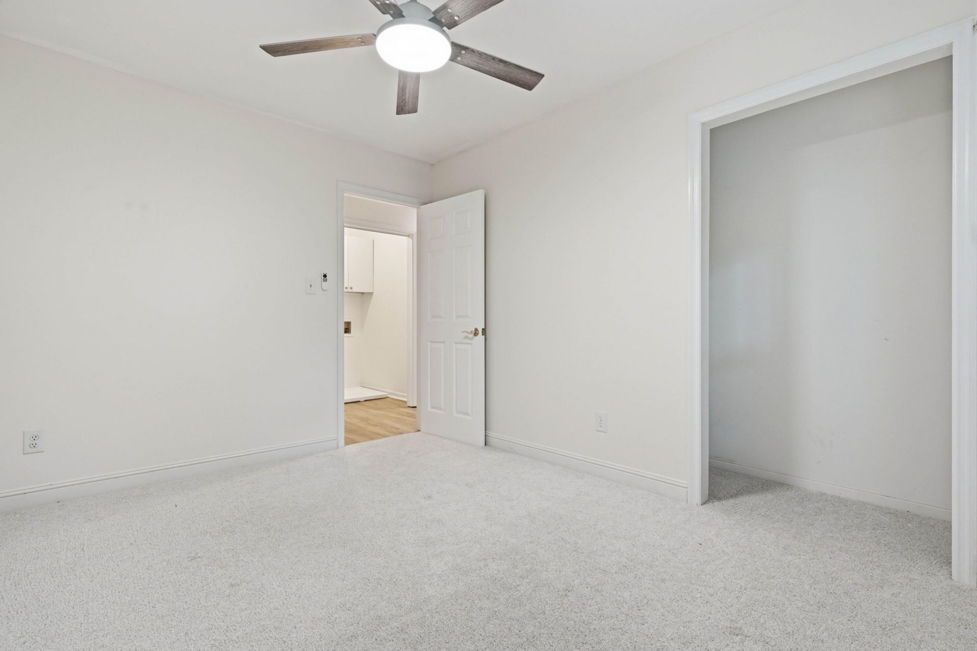 608 Dolphin Drive Photo 32
