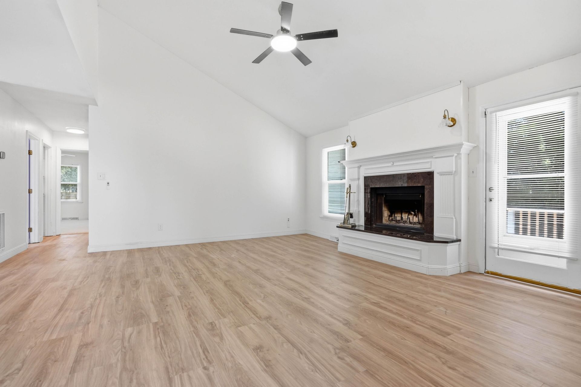 608 Dolphin Drive Photo 4