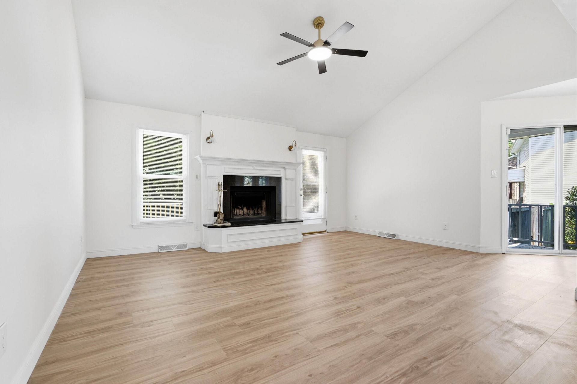 608 Dolphin Drive Photo 5