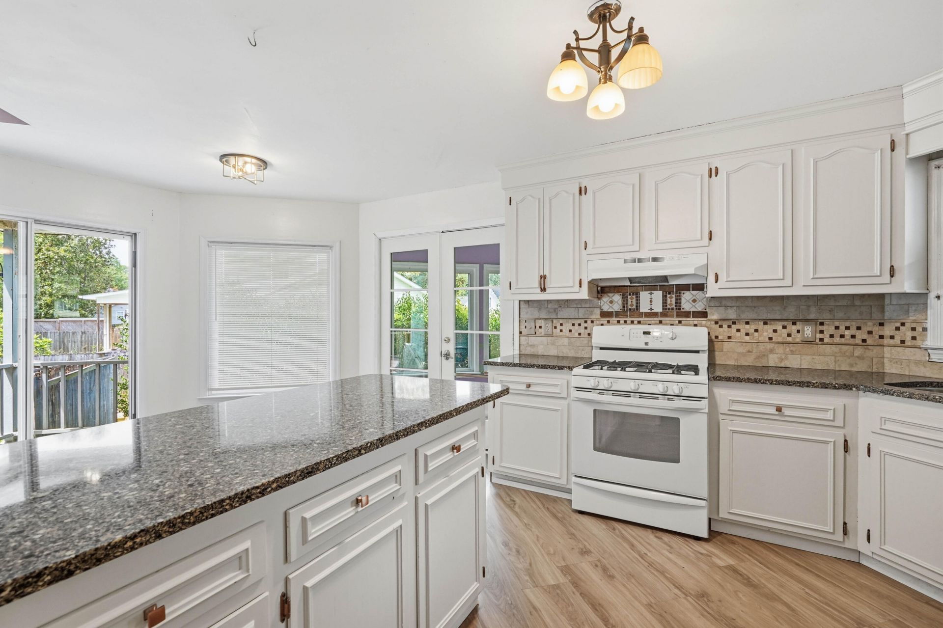 608 Dolphin Drive Photo 7
