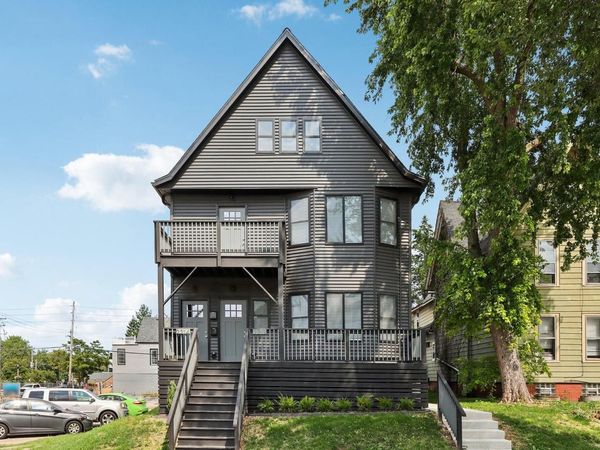 2212 N Cambridge AVENUE, Milwaukee, WI 53202