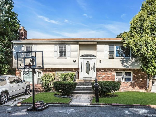 1 Karen Court , Bayville, NY 11709