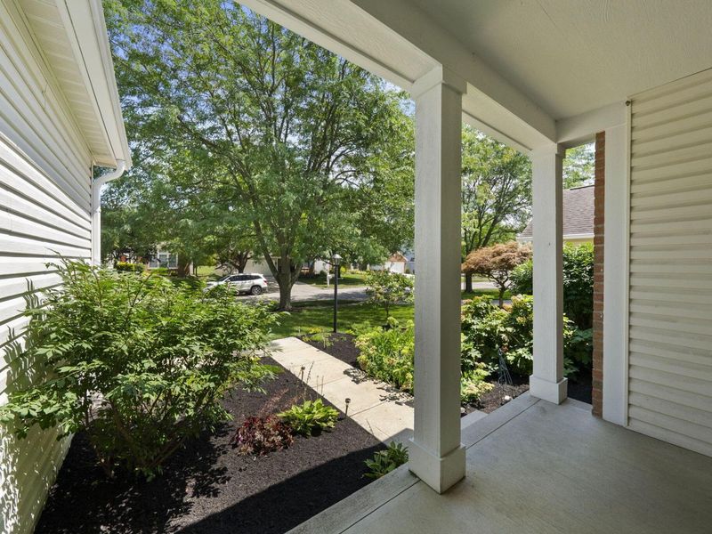 7302 Summerfield Drive, Lewis Center, OH 43035 Photo 2